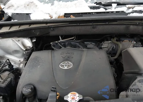 2018 Toyota Highlander Le z USA, uszkodzony, nr VIN 5TDBZRFH8JS892982